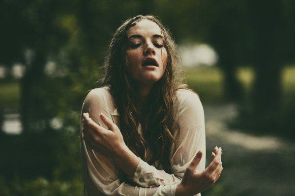 Кричащая девушка