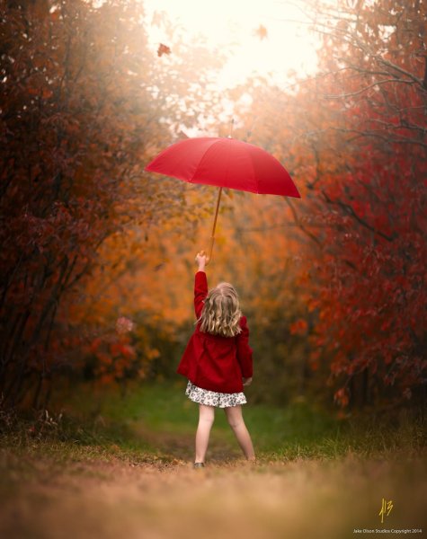 Девочка под зонтиком