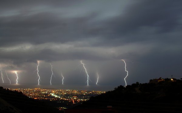 Гроза молнии ураган