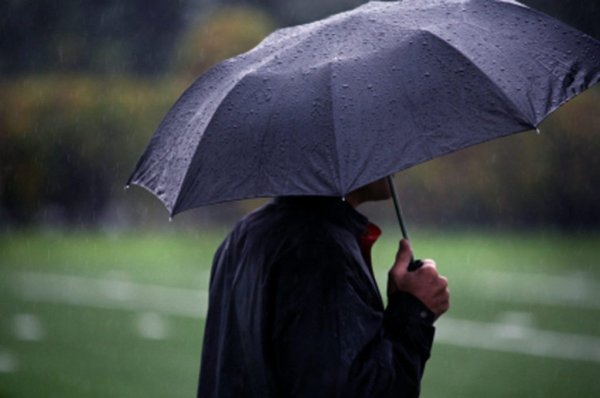 Парень с зонтом