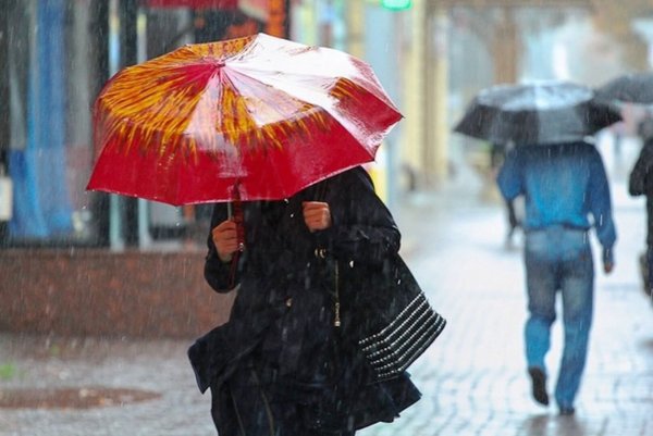 Человек под зонтом