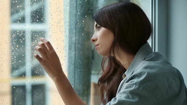 Большое окно дождь