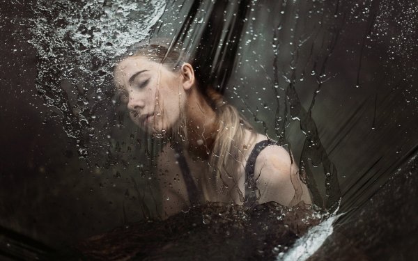 Девушка ливень