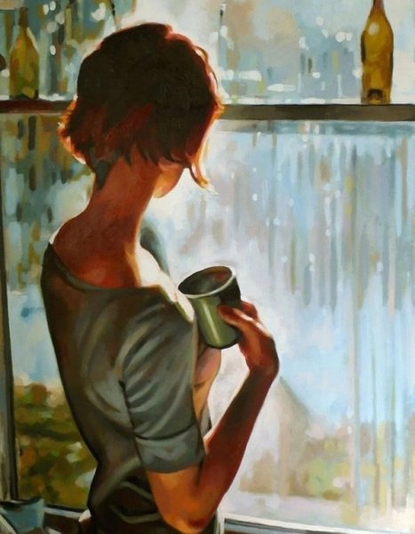 Женщина с чашкой у окна