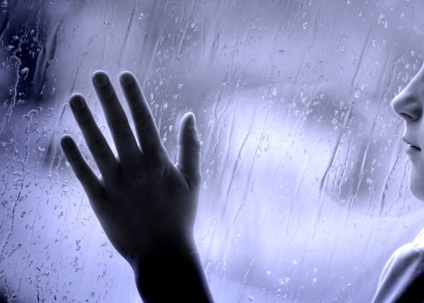 Рука на стекле
