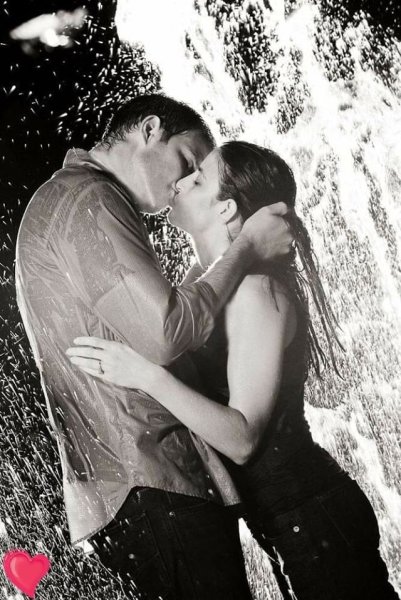 Парочка под дождем