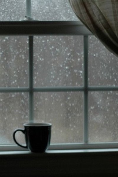 Кофе и дождь за окном