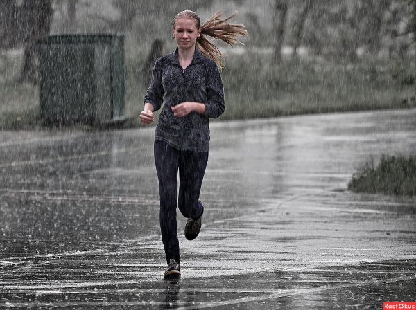 Бегать под дождем