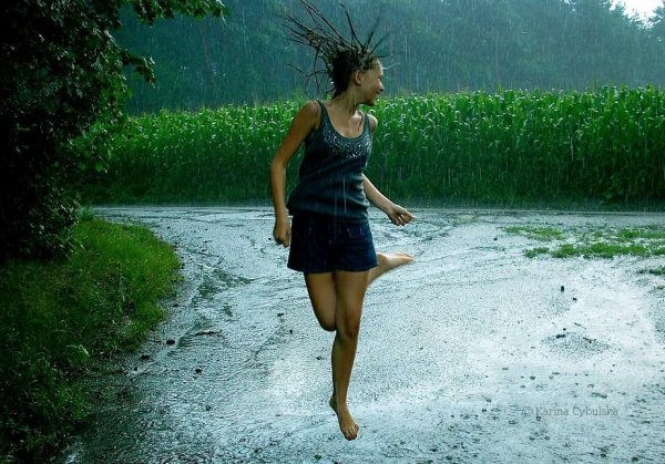 Гулять под дождем