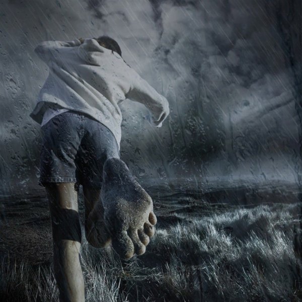 Бежит от страха