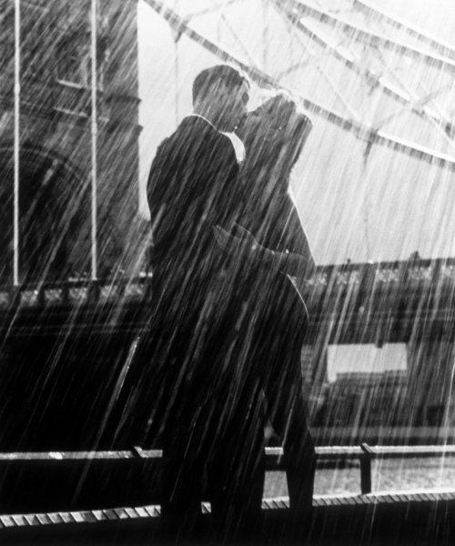 Эстетика пары под дождем