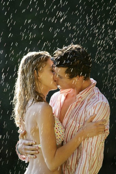 Поцелуй под дождем