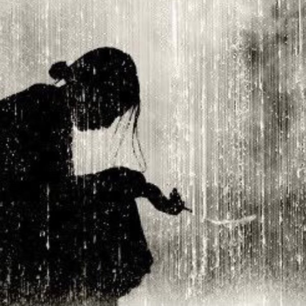 Девушка плачет под дождем