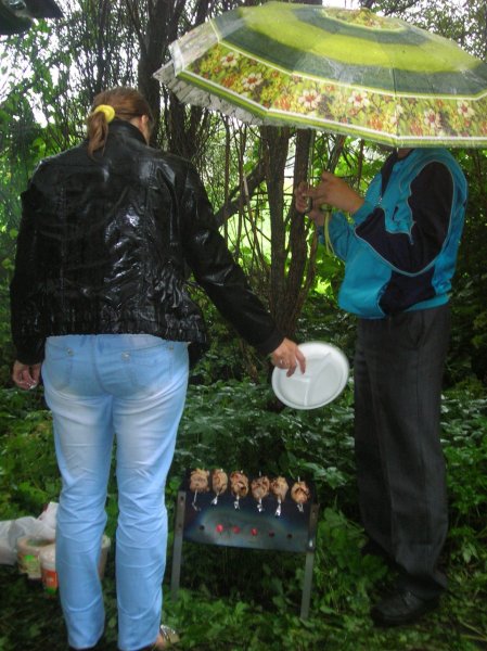 Шашлык под дождем