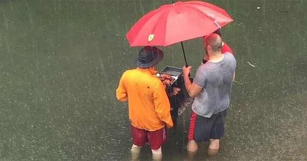 Шашлык под ливнем