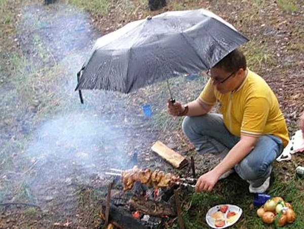 Шашлык под зонтом