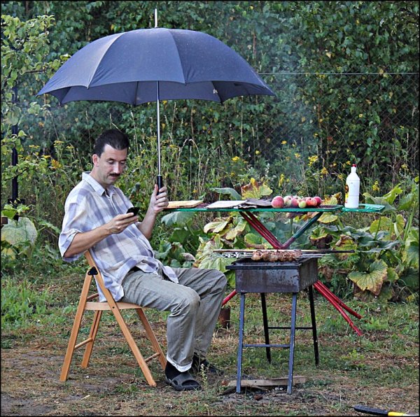 Шашлык под зонтом