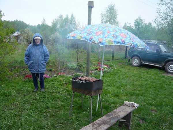 Шашлык под зонтом