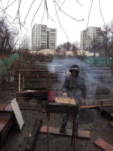 Жарим шашлык в дождь