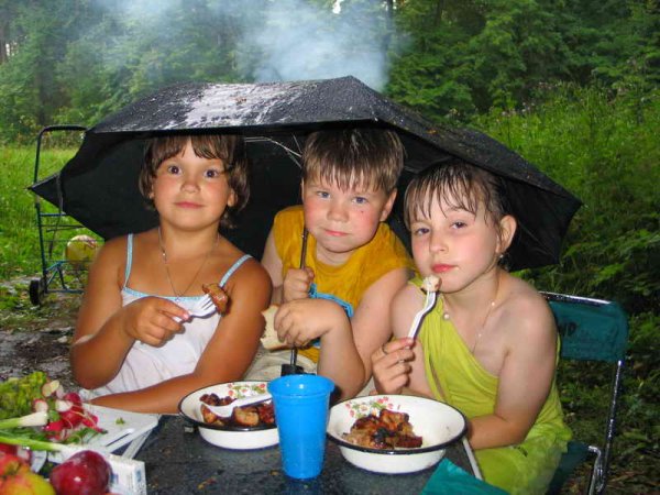 Шашлык под зонтом