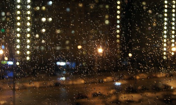 Ночной город за окном