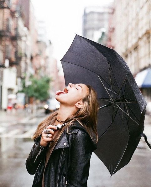 Человек с зонтиком