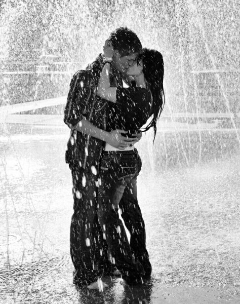 Картинки на телефон на заставку красивые для девушки пары под дождем