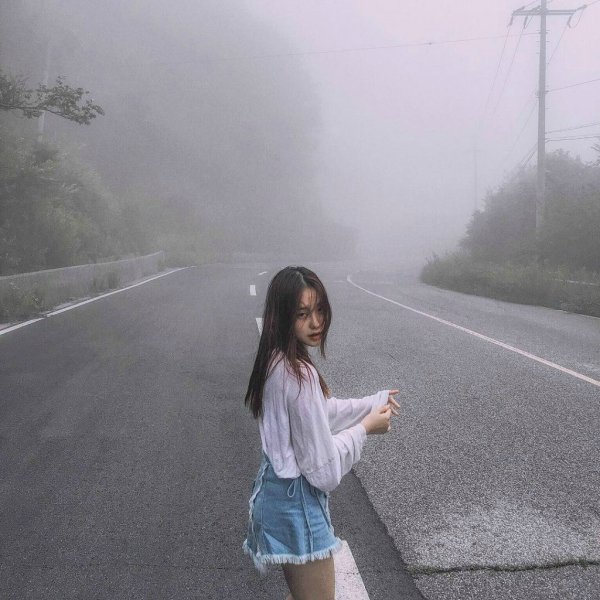 Кореянка под дождем