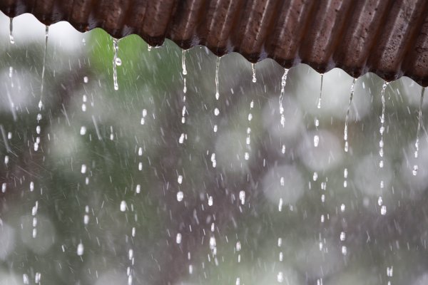 Дождь капает