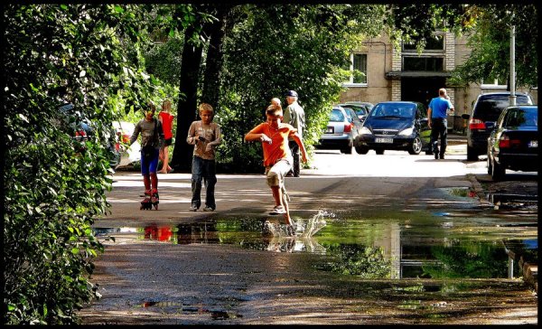 Двор после дождя двор