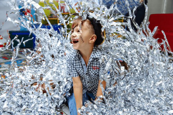 Фольгированное шоу серебряное