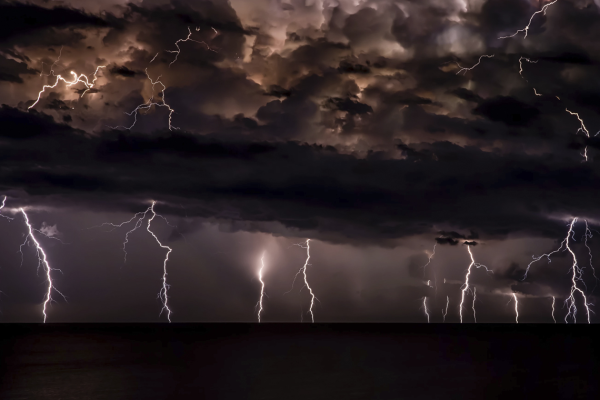 Туча с молнией