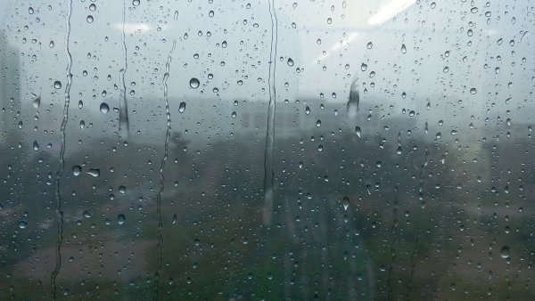 Капли дождя