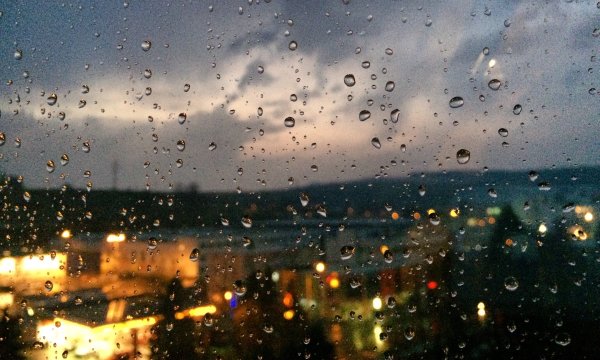 Дождь в окне
