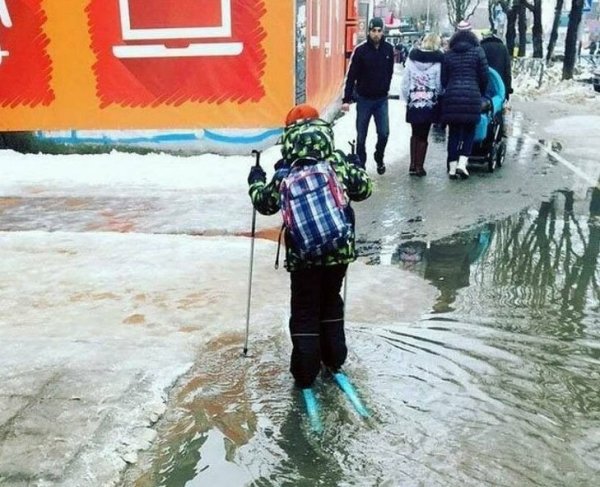 Лыжник в луже