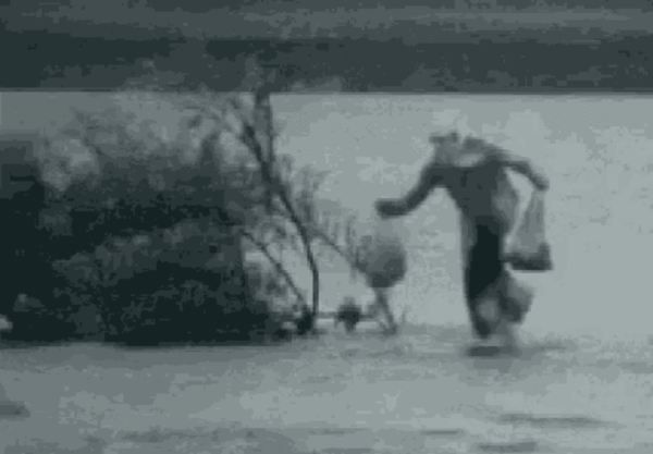 Бабка бежит