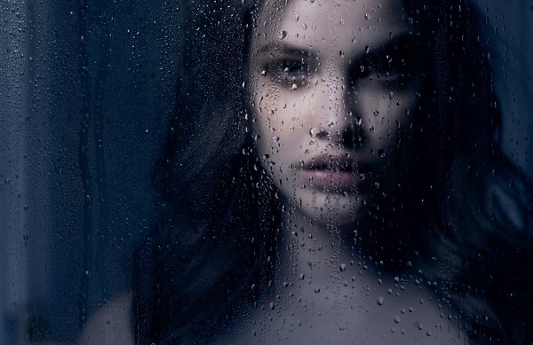 Barbara Palvin вода
