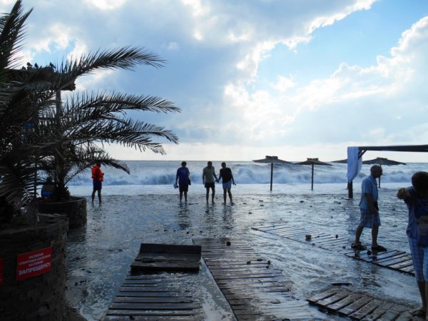 Дождь на пляже