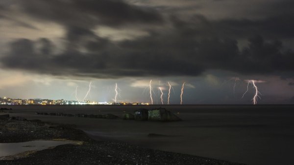 Летний дождь с грозой в Сочи