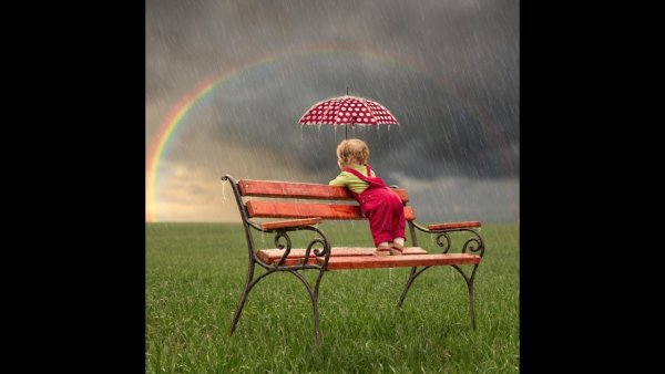 Чтобы увидеть радугу надо переждать дождь