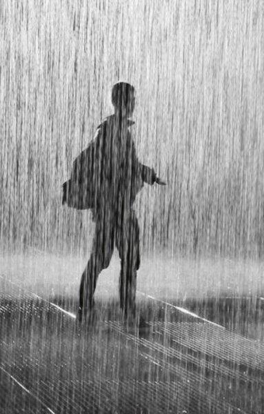 Парень под ливнем