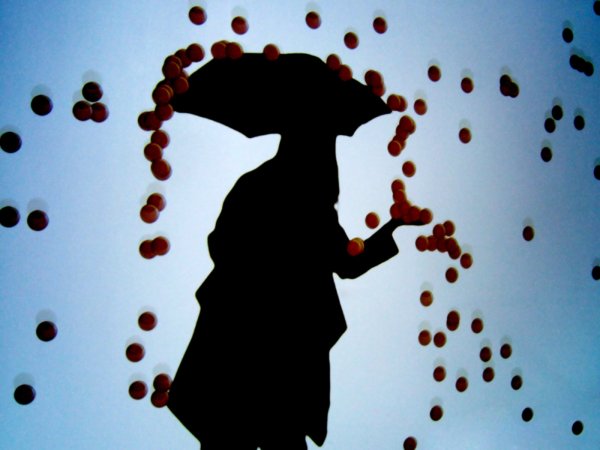 Дождь из шоколадных конфет