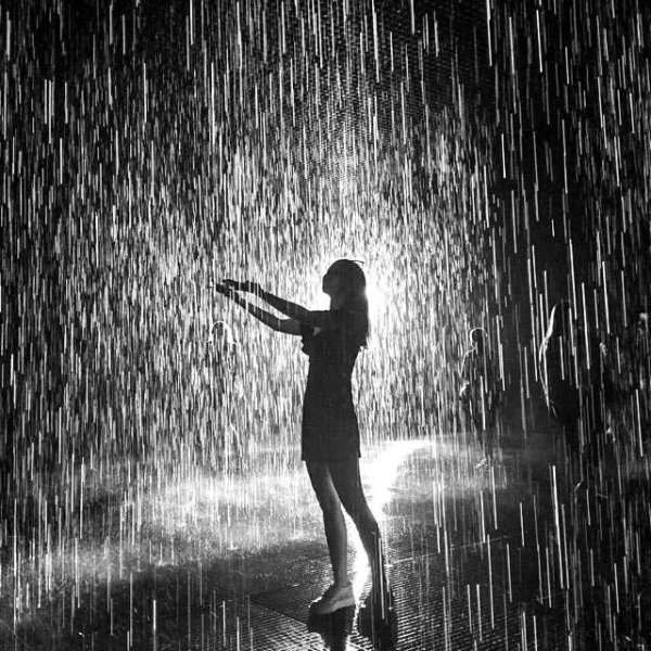 Девушка под дождем