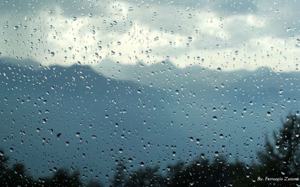 Дождь в окне