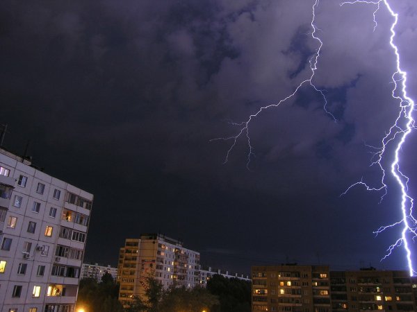 Молния в городе