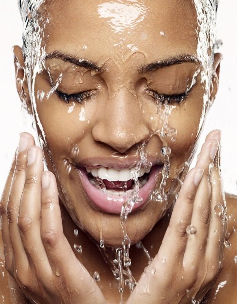 Капли на лице