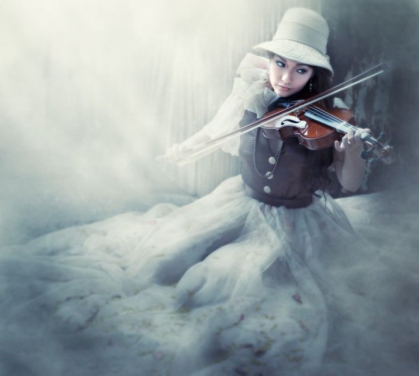 Фотосессия со скрипкой зимой