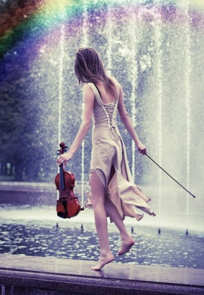 Скрипачка под дождем