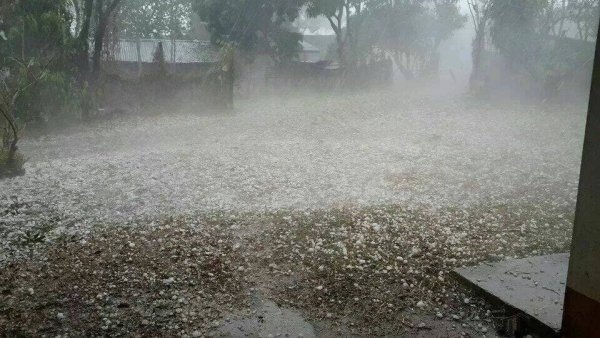 Ливень и град