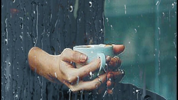 Дождь за окном гиф